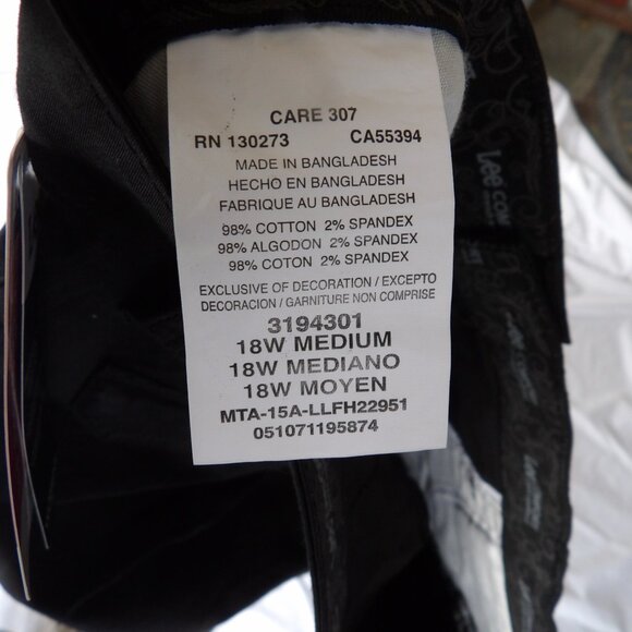 Lee Women's Comfort Fit Capri Pants, Black, 18W Medium, NWT - Picture 6 of 9